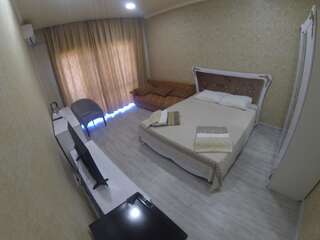 Отель Инжу Алаколь Qabanbay Двухместный номер Делюкс с 1 кроватью (для 2 взрослых и 1 ребенка)-1