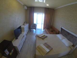 Отель Инжу Алаколь Qabanbay Двухместный номер Делюкс с 1 кроватью (для 2 взрослых и 1 ребенка)-2